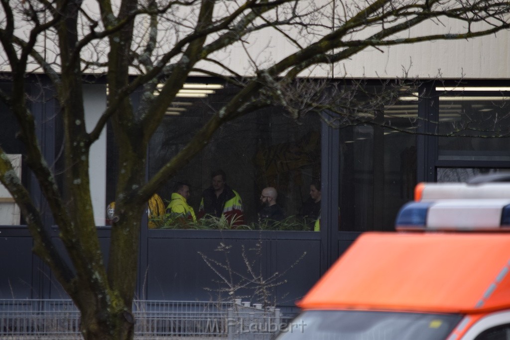 Einsatz BF Koeln Schule Burgwiesenstr Koeln Holweide P031.JPG - Miklos Laubert